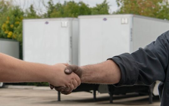 Zdjęcie do artykułu: Pracownik na umowie zlecenie – jak rozliczyć?